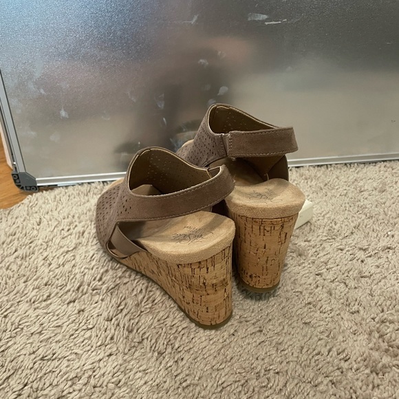 Tan heels - Picture 5 of 5